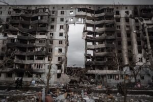 Guerre en ukraine : au moins 14 morts dans des frappes croisées Guerre en Ukraine : au moins 14 morts dans des frappes croisées