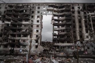 Guerre en Ukraine : au moins 14 morts dans des frappes croisées