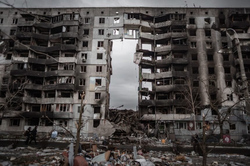 Guerre en Ukraine : au moins 14 morts dans des frappes croisées
