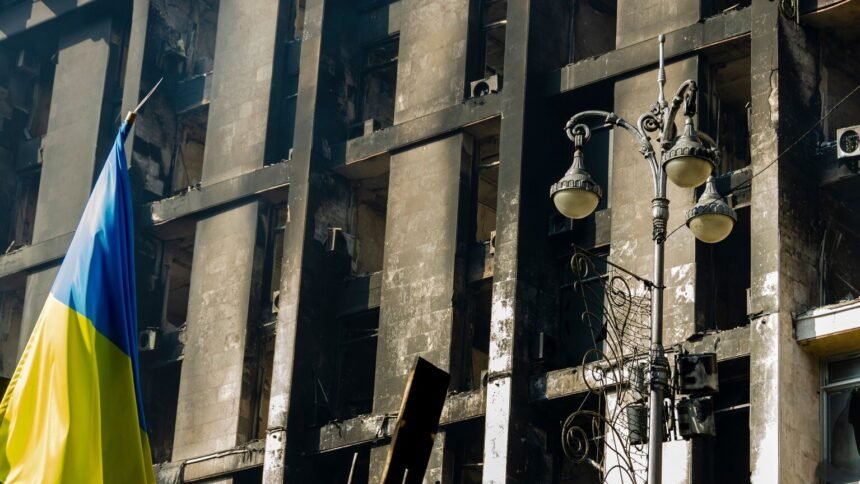 Ukraine : une frappe russe sur un entrepôt de munitions fait 37 morts Ukraine : une frappe russe sur un entrepôt de munitions fait 37 morts