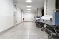 Urgences d'Orléans : une octogénaire dénonce six jours sur un brancard