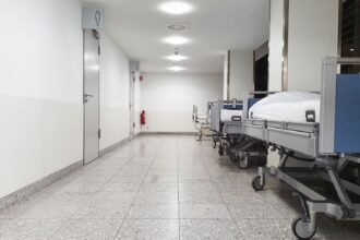 Urgences d'Orléans : une octogénaire dénonce six jours sur un brancard