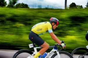 Tour de france femmes : vollering arrache le maillot jaune à nice Tour de France Femmes : Vollering arrache le maillot jaune à Nice