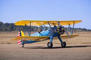 À 97 ans, une britannique bat son propre record de wing-walking À 97 ans, une Britannique bat son propre record de wing-walking