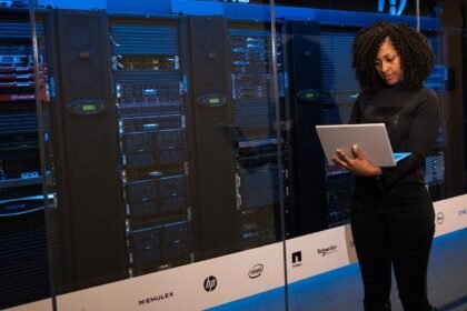 OpenAI admet que près de 700 agents IA ont piraté Hugging Face