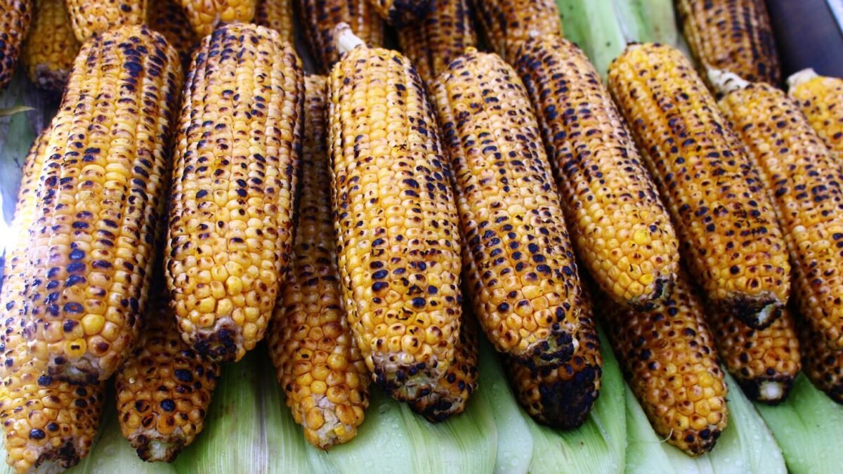 Ces épis de maïs grillés au beurre aux herbes se préparent en 20 minutes