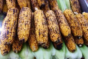Ces épis de maïs grillés au beurre aux herbes se préparent en 20 minutes