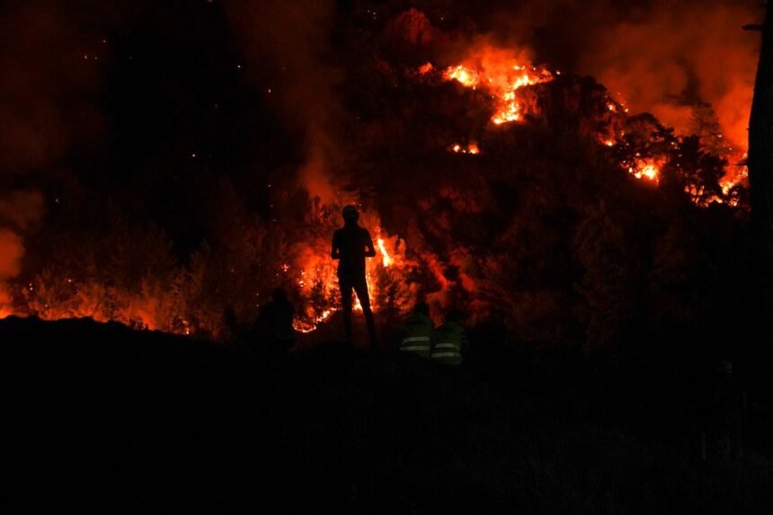 Incendie de saint-just : le feu stabilisé après 230 hectares brûlés Incendie de Saint-Just : le feu stabilisé après 230 hectares brûlés