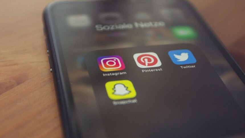 Linkedin lance un bouton pour signaler les posts générés par l'ia LinkedIn lance un bouton pour signaler les posts générés par l’IA