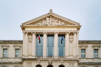 Patrick Bruel : son contrôle judiciaire assoupli, le parquet fait appel