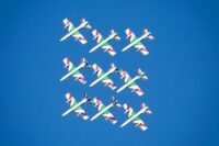 Pont-Audemer : un pilote de la Patrouille de France survole son village natal