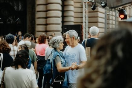 Rome : un couple de seniors devient viral en dansant sur une place
