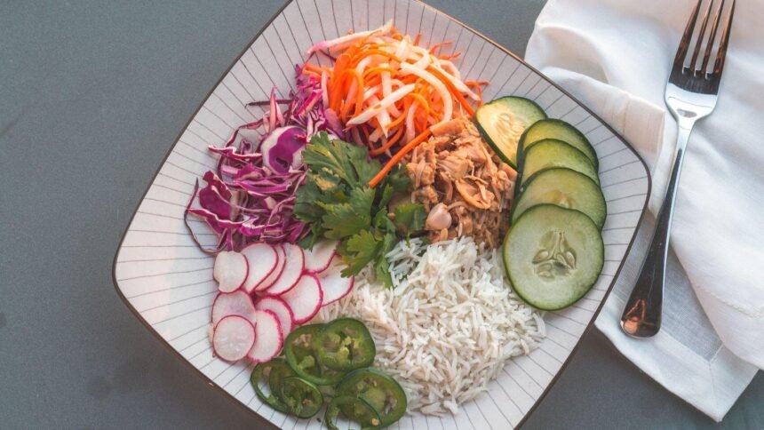 Cette salade de riz composée se prépare en 20 minutes Cette salade de riz composée se prépare en 20 minutes