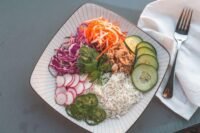 Cette salade de riz composée se prépare en 20 minutes Cette salade de riz composée se prépare en 20 minutes