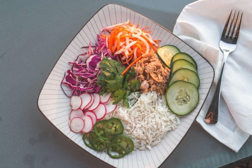 Cette salade de riz composée se prépare en 20 minutes Cette salade de riz composée se prépare en 20 minutes