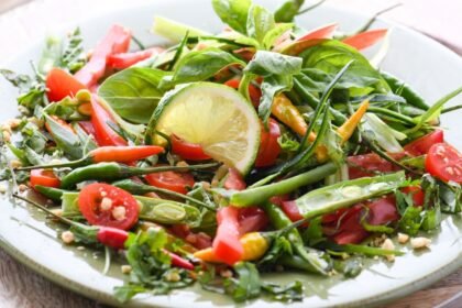 Cette salade de haricots verts, tomates cerises et amandes se prépare en 20 minutes