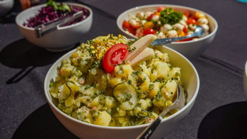 Cette salade de pommes de terre à l'ancienne se prépare en 30 minutes Cette salade de pommes de terre à l’ancienne se prépare en 30 minutes