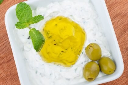 Préparez une soupe glacée au concombre et au yaourt en 15 minutes