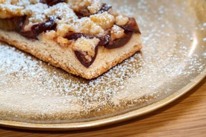 Cette tarte crumble aux quetsches se prépare en 40 minutes