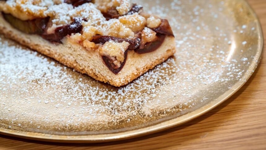 Cette tarte crumble aux quetsches se prépare en 40 minutes Cette tarte crumble aux quetsches se prépare en 40 minutes