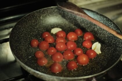 Ces tomates cerises poêlées à l&rsquo;ail se préparent en 15 minutes