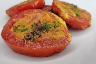 Préparez des tomates farcies traditionnelles en 45 minutes