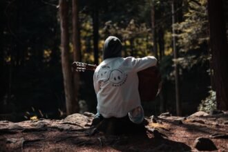 Vianney dévoile D'or et d'étain, composé seul dans sa cabane