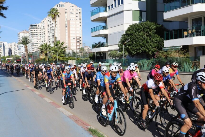 Vuelta 2026 : Matthew Brennan s'impose à Manosque, Pogacar garde le rouge