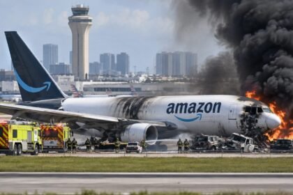 Miami : cinq morts après la sortie de piste d’un avion-cargo d’Amazon