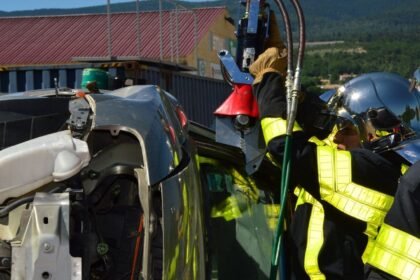 Vouneuil-sur-vienne : une voiture percute un poids lourd, le conducteur désincarcéré Vouneuil-sur-Vienne : une voiture percute un poids lourd, le conducteur désincarcéré