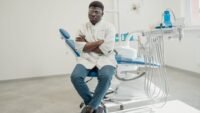 Dentiste : la has restreint l'antibiotique le 14 septembre, signalez vos traitements Bernard Montiel France 3