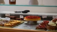 Arpajon au japon : sept pâtisseries portent le nom de la ville de l'essonne déclencheur, neal, shusterman, éditions, nathan