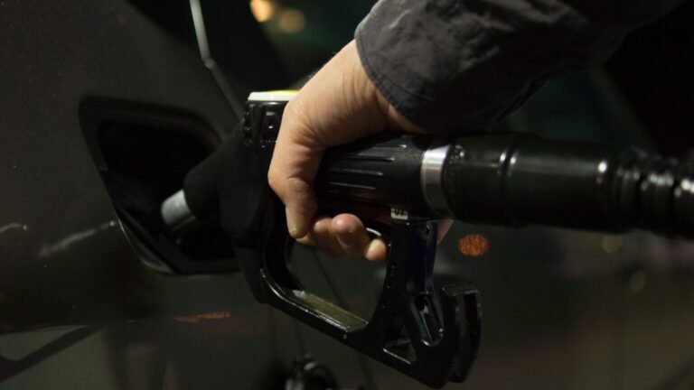 Carburant : le gazole à 2,29 €, le gouvernement convoque les distributeurs ville, paris, installe, caméras, verbaliser