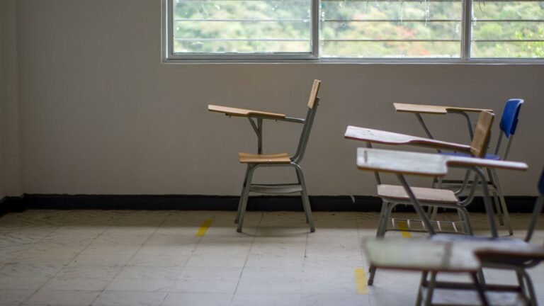 Écoles gard et hérault : réouverture jeudi 1er octobre, un lycée reste fermé laurent, gerra, invité, divan, marcolivier