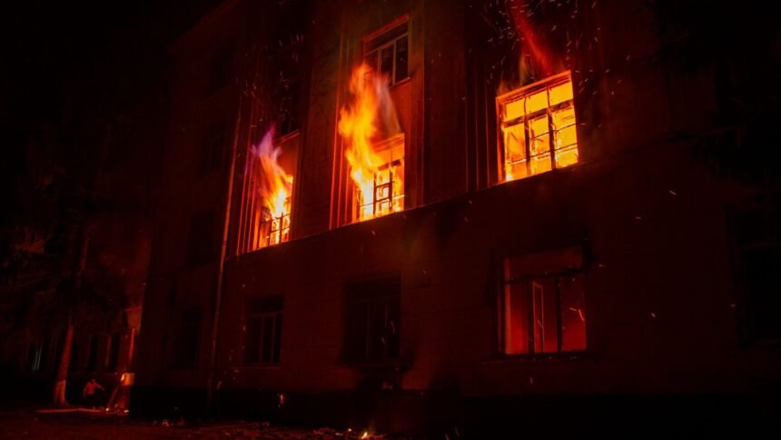 Paris 20e : des mortiers d'artifice «pour un mariage» font exploser un appartement, 100 résidents évacués Paris 20e : des mortiers d’artifice «pour un mariage» font exploser un appartement, 100 résidents évacués