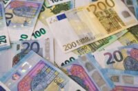 La france emprunte à 4,23 % sur dix ans, un record depuis la crise géopolitique amandine, pellissard, je, ne, mérite