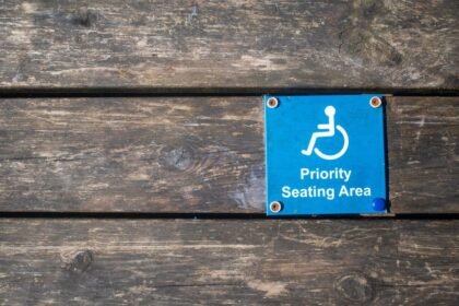 Handicap : macron promet une nouvelle stratégie nationale sur l’autisme en bref