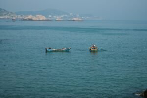 Chalutier français naufragé : les corps de deux marins retrouvés au large des côtes anglaises Chalutier de pêche en mer