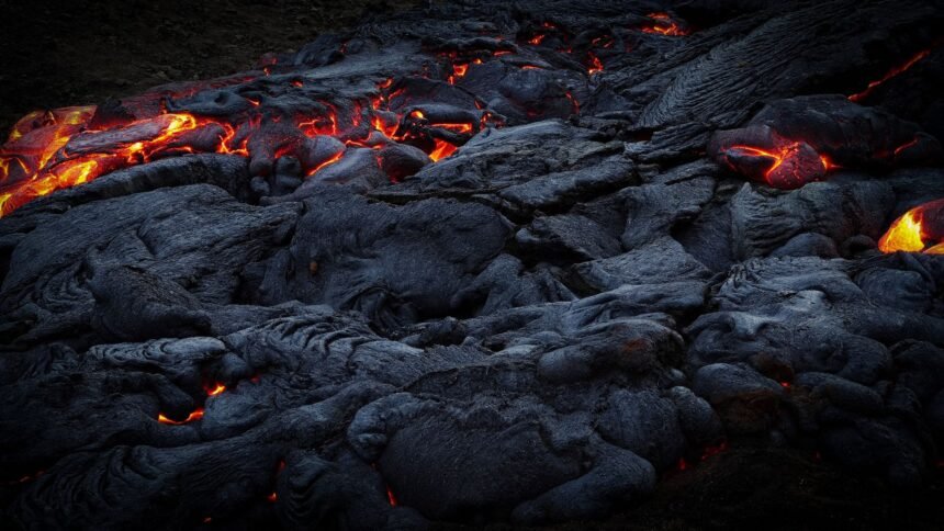 Indonésie : l'anak krakatoa entre en éruption, jakarta paralysée Anak Krakatoa éruption