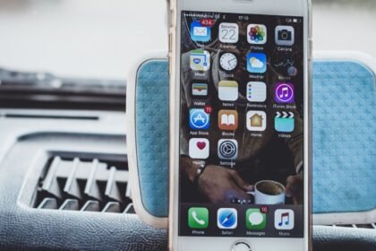 Apple : John Ternus, nouveau PDG, promet un lancement « phénoménal »