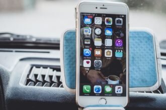 Apple : John Ternus, nouveau PDG, promet un lancement « phénoménal »