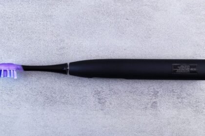 CameraJet : Dyson lance sa brosse à dents avec caméra intégrée à 479 €