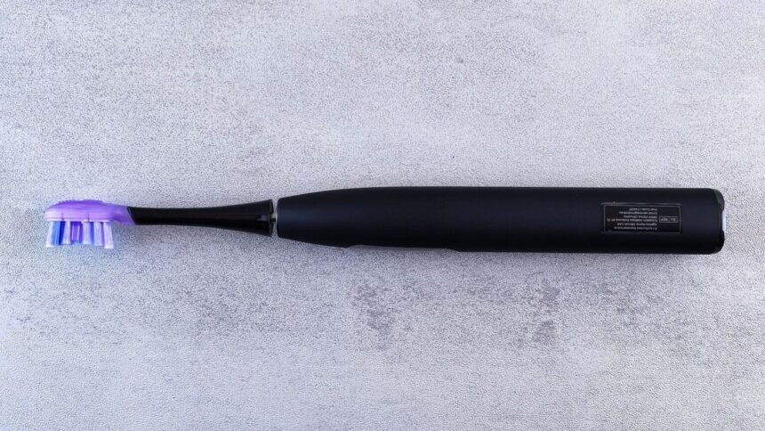 CameraJet : Dyson lance sa brosse à dents avec caméra intégrée à 479 €