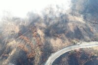Hautes-pyrénées : un incendie coupe la route et isole cauterets Hautes-Pyrénées : un incendie coupe la route et isole Cauterets