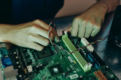 Nvidia rachète la pépite française hugging face pour 12,9 milliards Nvidia rachète la pépite française Hugging Face pour 12,9 milliards