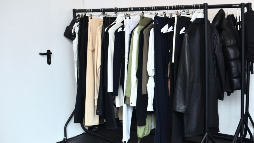 Shein, temu, aliexpress : la taxe anti-fast-fashion est entrée en vigueur Shein, Temu, AliExpress : la taxe anti-fast-fashion est entrée en vigueur
