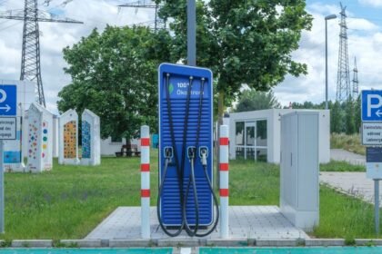 Voitures électriques : une taxe de 95 € par an à l'étude pour compenser l'essence Voitures électriques : une taxe de 95 € par an à l'étude pour compenser l'essence