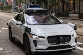 Tesla : la France autorise des essais de conduite autonome sur route