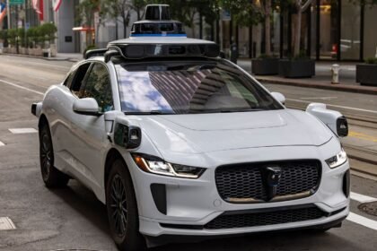 Tesla : la france autorise des essais de conduite autonome sur route Tesla : la France autorise des essais de conduite autonome sur route
