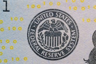 Fed : taux relevé à 4 %, première hausse depuis 2023 malgré Trump